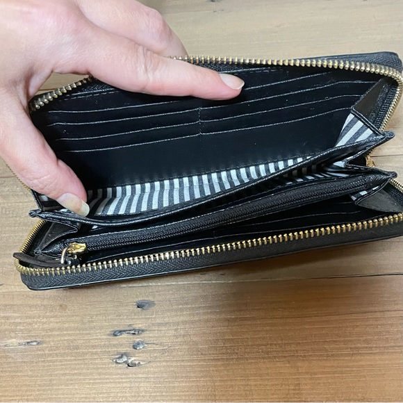 Kate Spade Morgan zip around leather large wallet good used condition. Black. - Picture 5 of 7